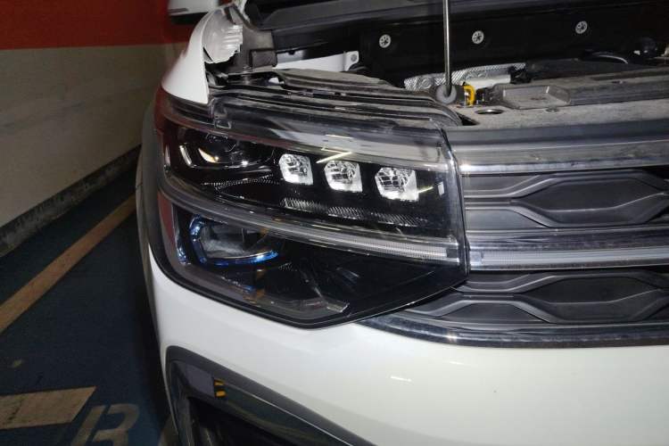 Used Volkswagen Tharu 2024 300TSI Two-Wheel-Drive Full Moon Edition Right Front Headlight