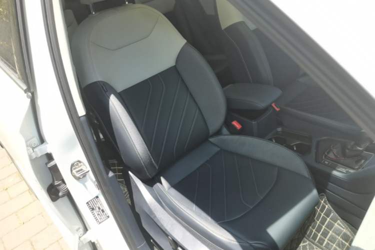Used Volkswagen Tharu 2024 300TSI Two-Wheel-Drive Full Moon Edition Right Front Seat