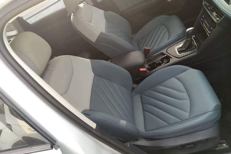 Used Volkswagen Tharu 2024 300TSI Two-Wheel-Drive Moon Luxury Edition Right Front Seat