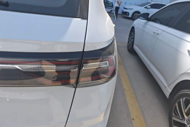 Used Volkswagen Tharu 2024 300TSI Two-Wheel-Drive Moon Luxury Edition Right Rear Taillight
