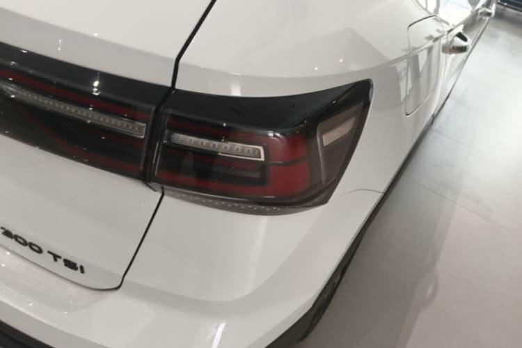 Used Volkswagen Tharu 2024 300TSI Two-Wheel-Drive Moon Luxury Edition Right Rear Taillight