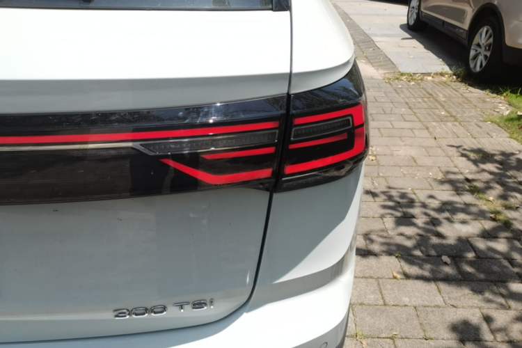 Used Volkswagen Tharu 2024 300TSI Two-Wheel-Drive Full Moon Edition Right Rear Taillight