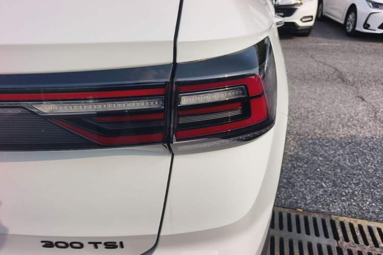 Used Volkswagen Tharu 2024 300TSI Two-Wheel-Drive Moon Luxury Edition Right Rear Taillight