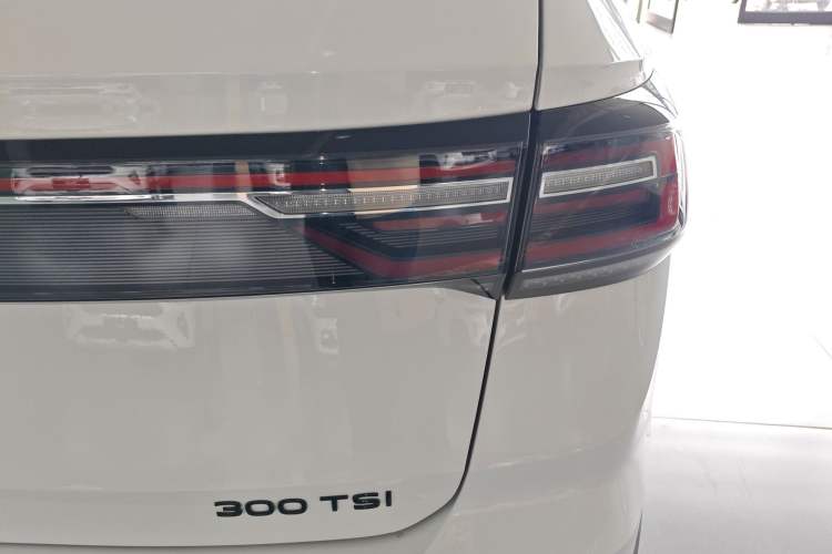 Used Volkswagen Tharu 2024 300TSI Two-Wheel-Drive Moon Luxury Edition Right Rear Taillight