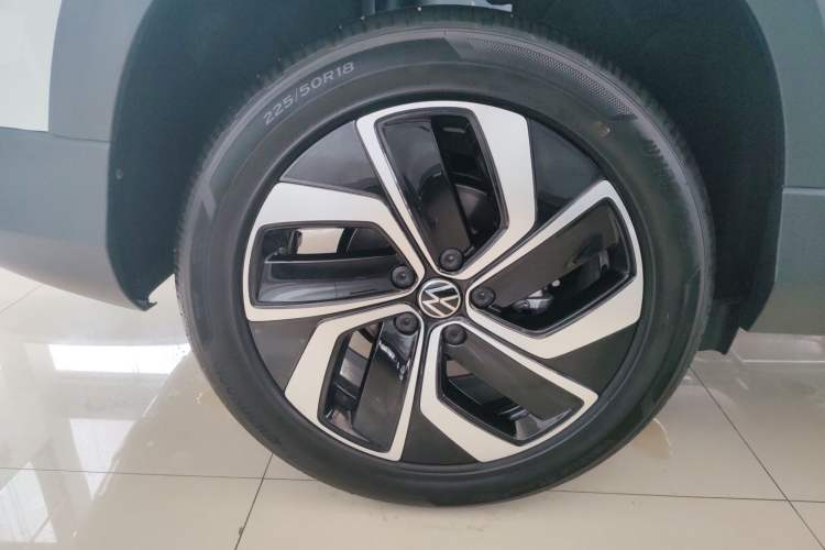 Used Volkswagen Tharu 2024 300TSI Two-Wheel-Drive Full Moon Edition Right Rear Wheel Hub
