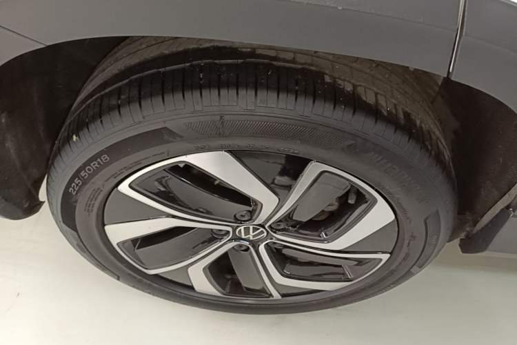 Used Volkswagen Tharu 2024 300TSI Two-Wheel-Drive Full Moon Edition Right Rear Wheel Hub