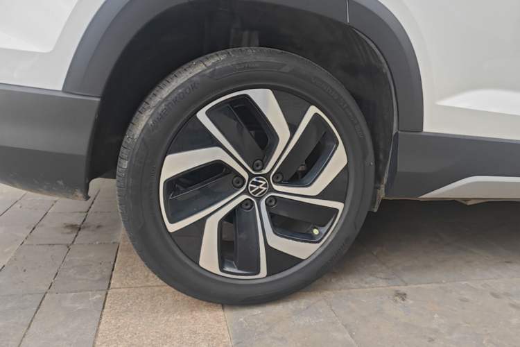 Used Volkswagen Tharu 2024 300TSI Two-Wheel-Drive Full Moon Edition Right Rear Wheel Hub