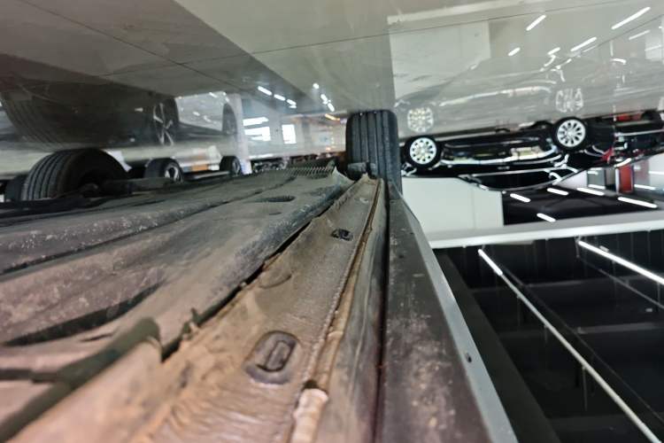 Used Volkswagen Tharu 2024 300TSI Two-Wheel-Drive Moonlight Edition Right Side Sill