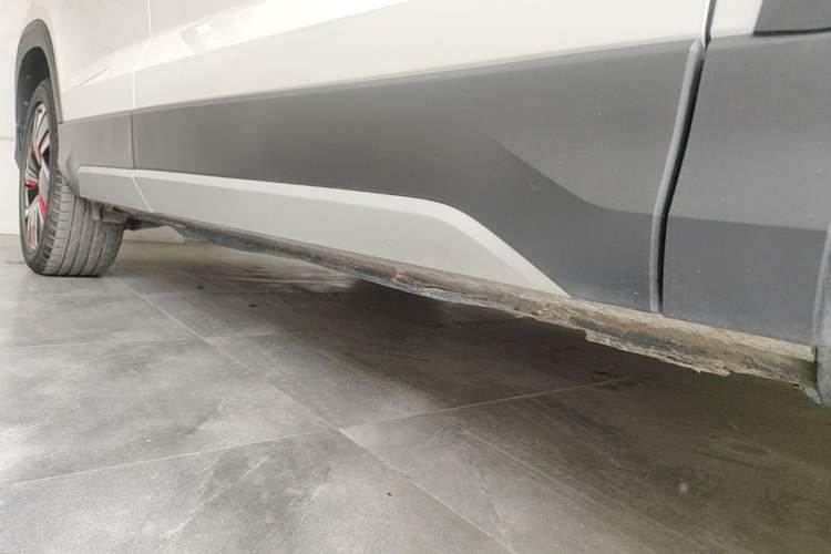 Used Volkswagen Tharu 2024 300TSI Two-Wheel-Drive Moon Luxury Edition Right Side Sill