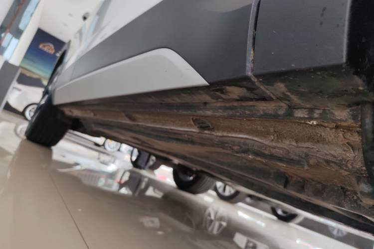 Used Volkswagen Tharu 2024 300TSI Two-Wheel-Drive Full Moon Edition Right Side Sill