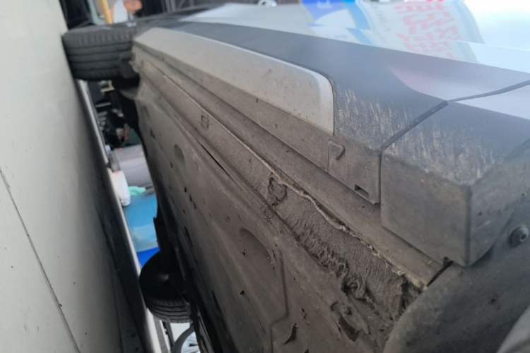 Used Volkswagen Tharu 2024 300TSI Two-Wheel-Drive Full Moon Edition Right Side Sill
