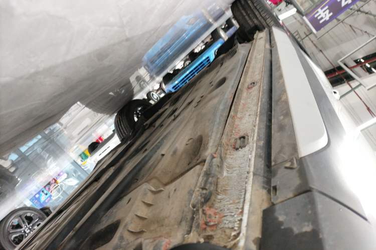 Used Volkswagen Tharu 2024 300TSI Two-Wheel-Drive Moon Luxury Edition Right Side Sill