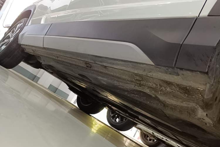 Used Volkswagen Tharu 2024 300TSI Two-Wheel-Drive Full Moon Edition Right Side Sill