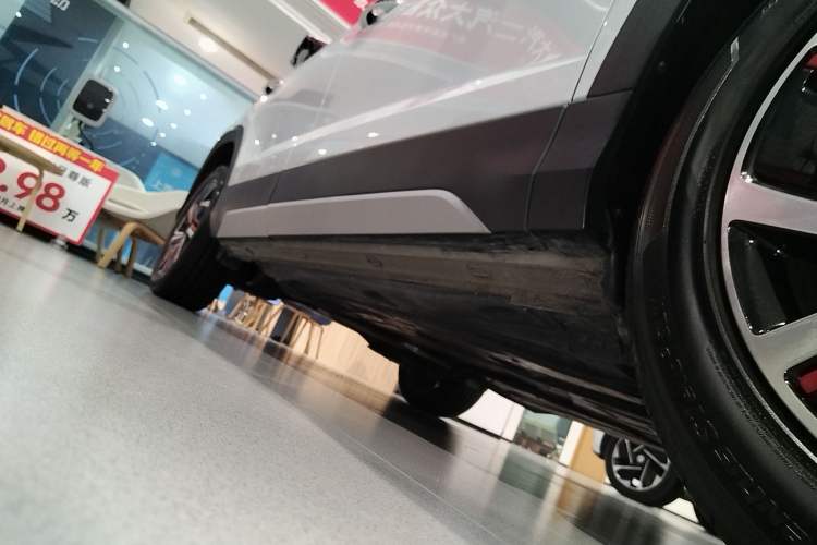 Used Volkswagen Tharu 2024 300TSI Two-Wheel-Drive Moon Luxury Edition Right Side Sill