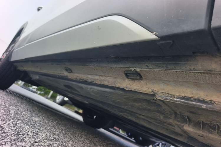 Used Volkswagen Tharu 2024 300TSI Two-Wheel-Drive Moon Luxury Edition Right Side Sill