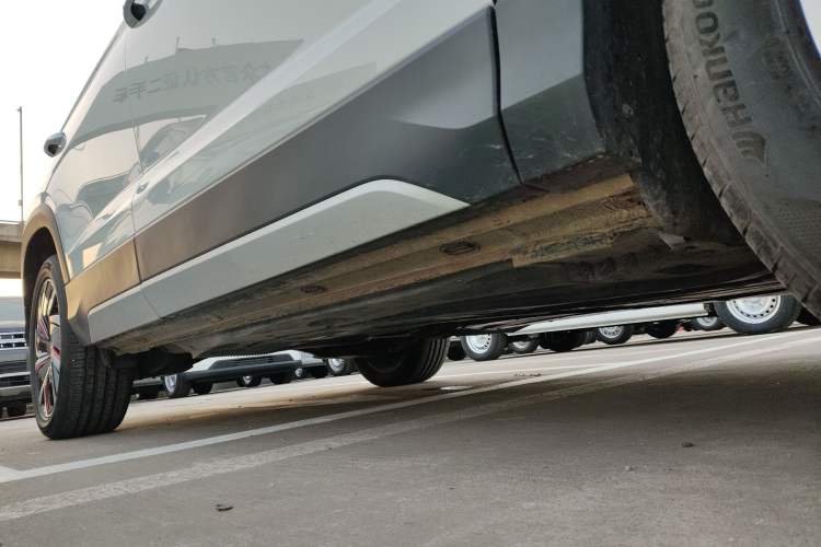 Used Volkswagen Tharu 2024 300TSI Two-Wheel-Drive Moon Luxury Edition Right Side Sill