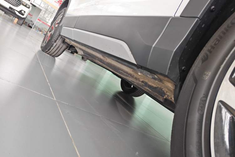 Used Volkswagen Tharu 2024 300TSI Two-Wheel-Drive Moon Luxury Edition Right Side Sill