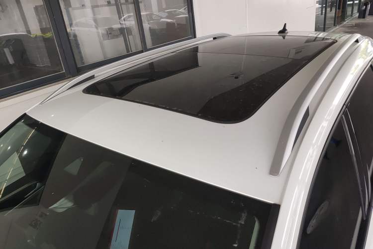 Used Volkswagen Tharu 2024 300TSI Two-Wheel-Drive Moonlight Edition Roof