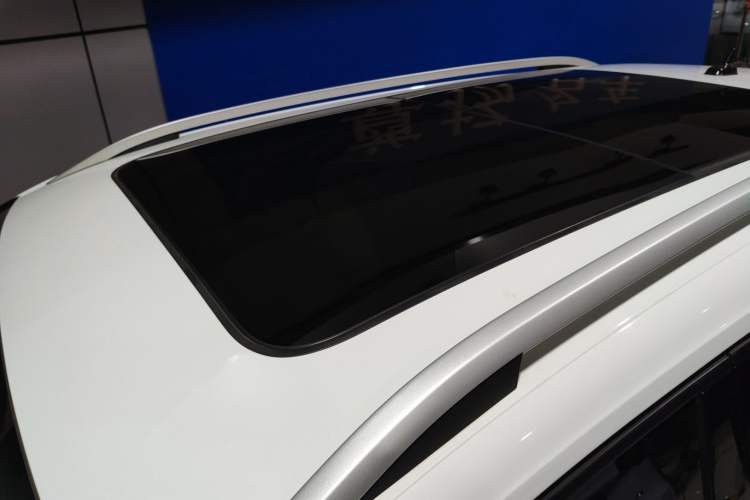 Used Volkswagen Tharu 2024 300TSI Two-Wheel-Drive Moonlight Edition Roof