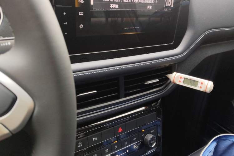 Used Volkswagen Tharu 2025 NewRui 300TSI Prestige Edition Audio And AC Panel