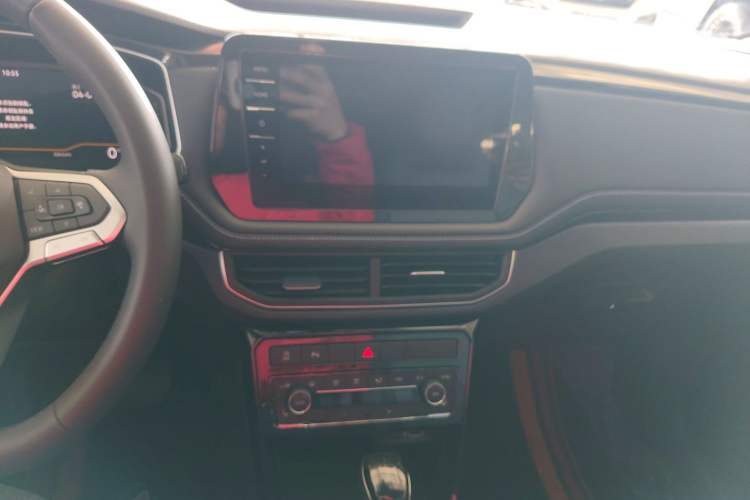 Used Volkswagen Tharu 2025 NewRui 300TSI Prestige Edition Audio And AC Panel