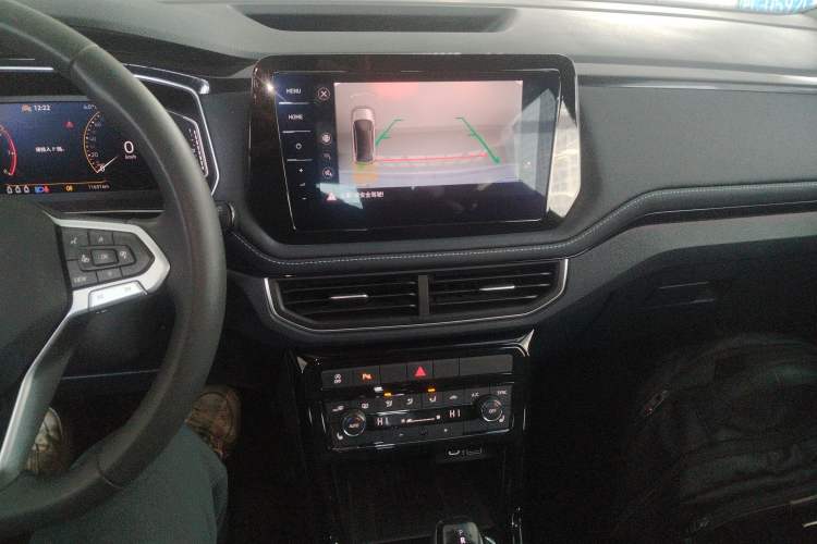 Used Volkswagen Tharu 2025 NewRui 300TSI Prestige Edition Audio And AC Panel