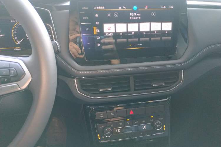 Used Volkswagen Tharu 2025 NewRui 300TSI Prestige Edition Audio And AC Panel
