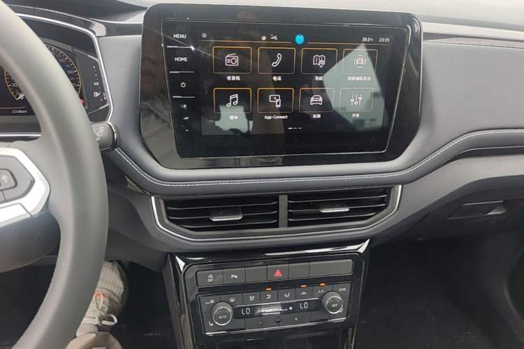Used Volkswagen Tharu 2025 NewRui 300TSI Prestige Edition Audio And AC Panel