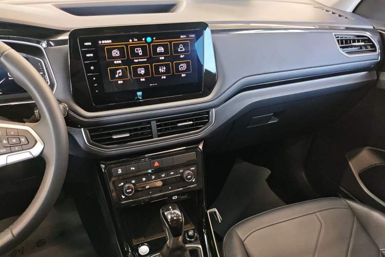 Used Volkswagen Tharu 2025 NewRui 300TSI Prestige Edition Audio And AC Panel