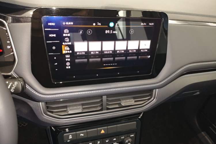 Used Volkswagen Tharu 2025 NewRui 300TSI Prestige Edition Audio And AC Panel