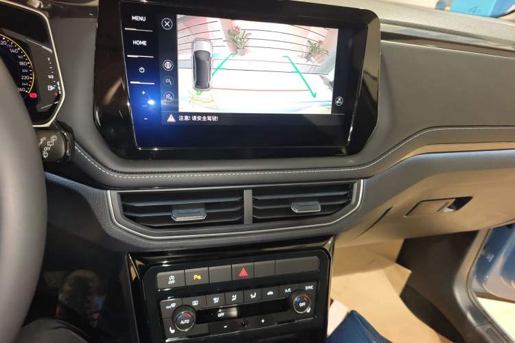 Used Volkswagen Tharu 2025 NewRui 300TSI Prestige Edition Audio And AC Panel
