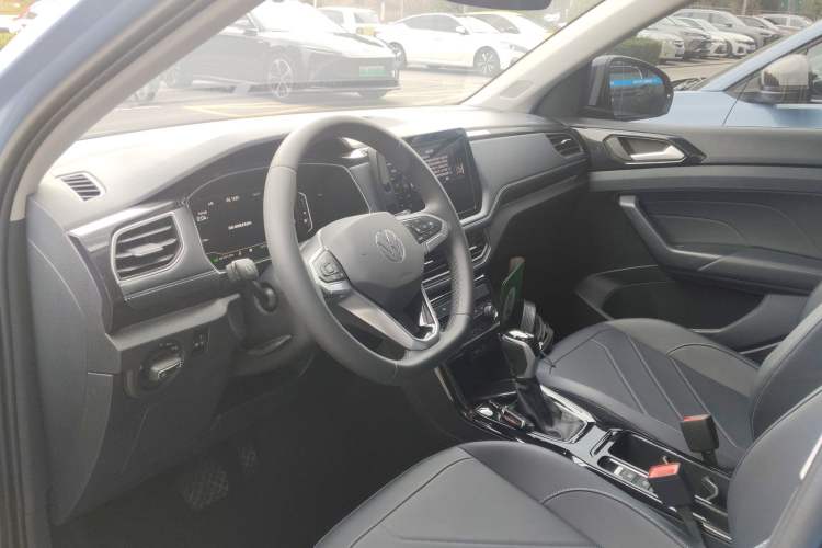 Used Volkswagen Tharu 2025 NewRui 300TSI Prestige Edition Center Console