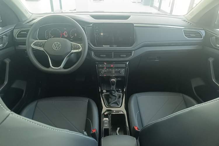 Used Volkswagen Tharu 2025 NewRui 300TSI Prestige Edition Center Console