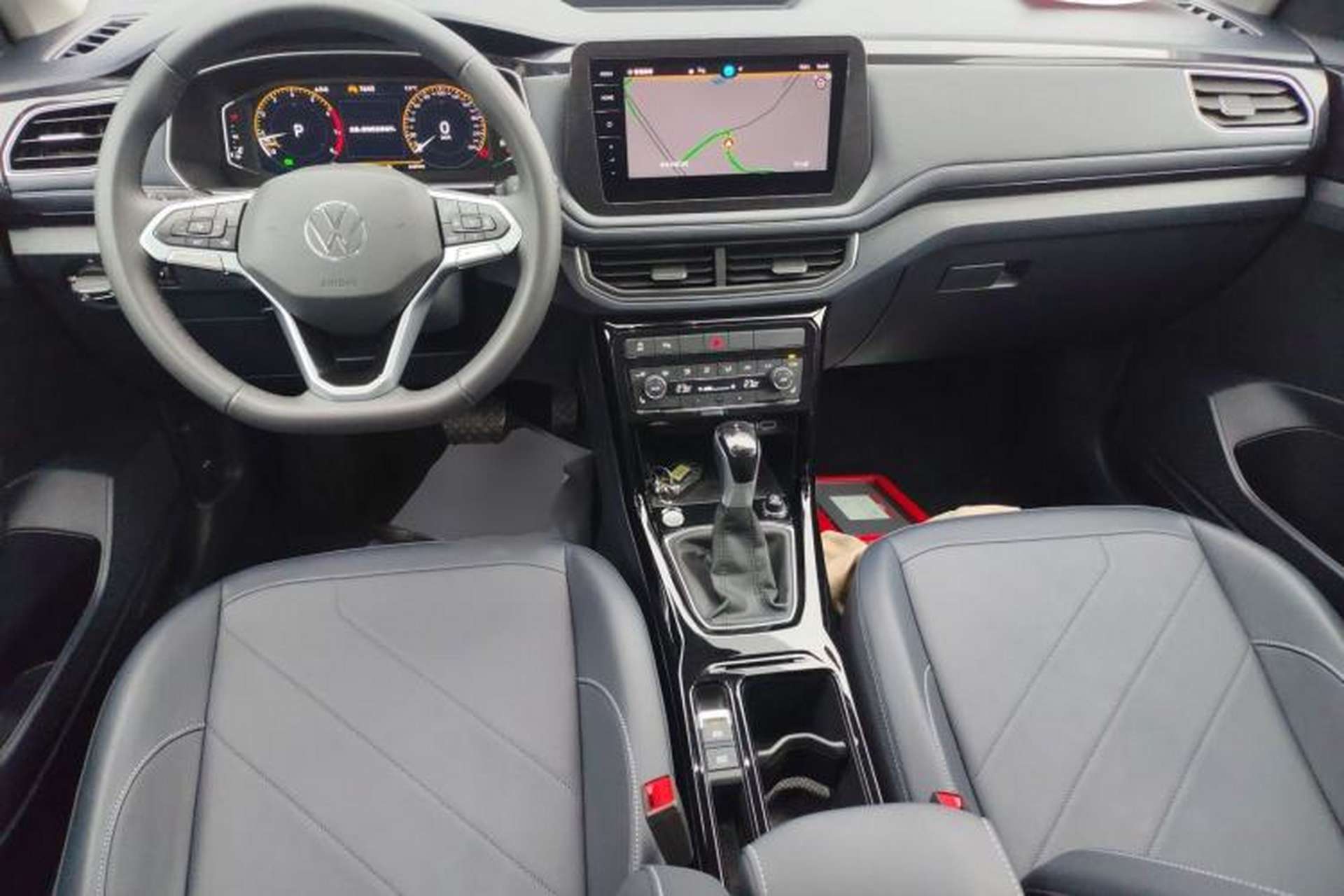 Used Volkswagen Tharu 2025 NewRui 300TSI Prestige Edition Center Console