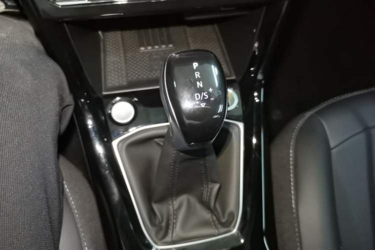 Used Volkswagen Tharu 2025 NewRui 300TSI Prestige Edition Gear Lever