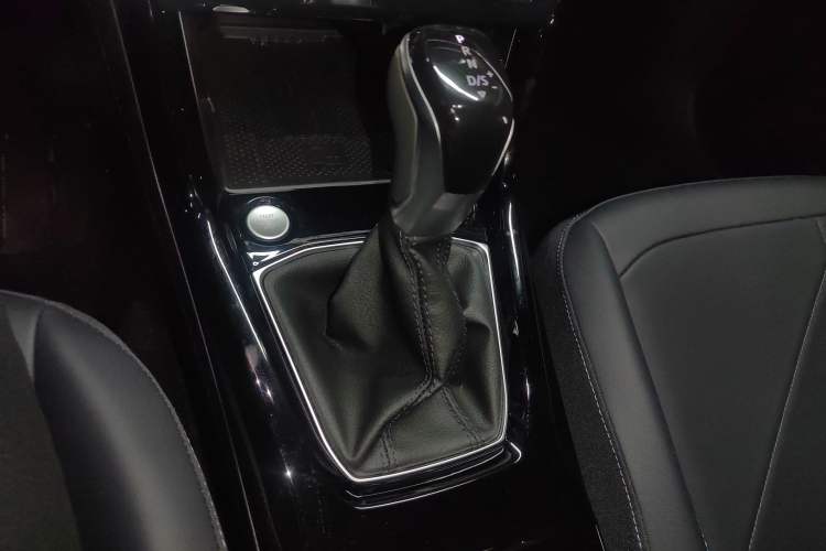 Used Volkswagen Tharu 2025 NewRui 300TSI Prestige Edition Gear Lever