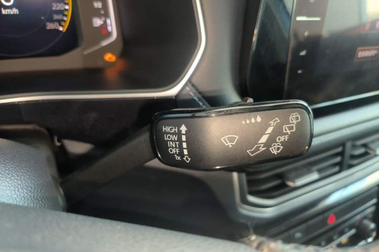 Used Volkswagen Tharu 2025 NewRui 300TSI Prestige Edition Gear Lever