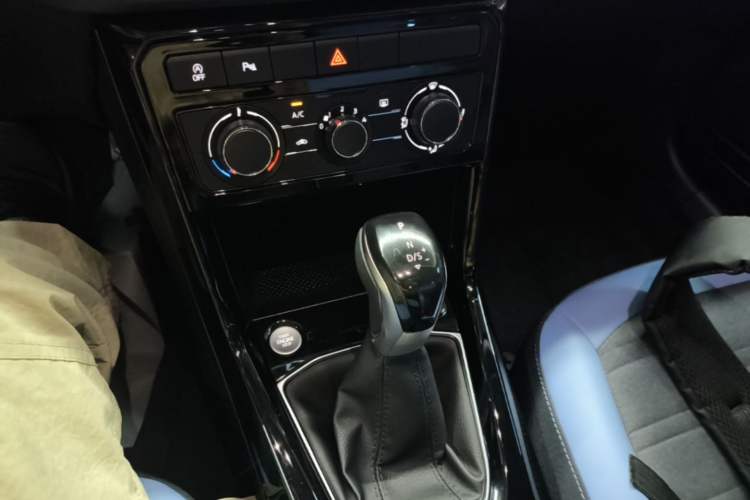 Used Volkswagen Tharu 2025 New Sharp 300TSI Ambitious Edition Gear Lever
