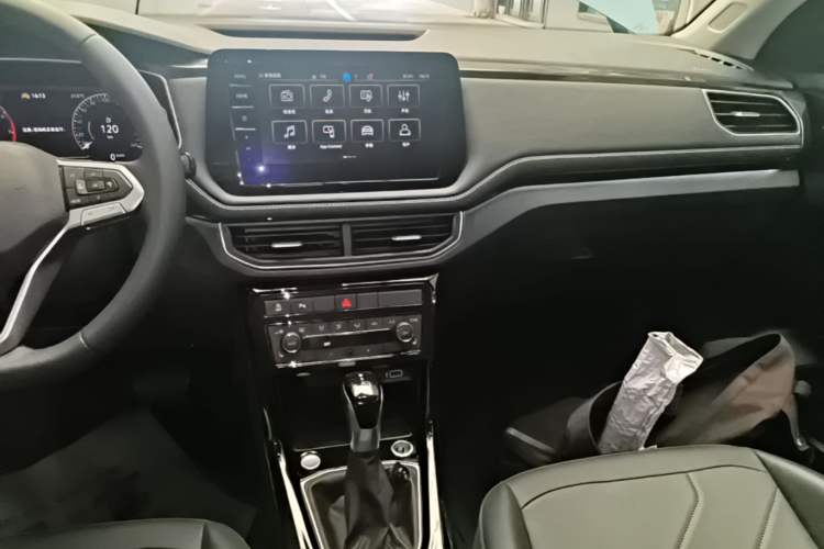 Used Volkswagen Tharu 2025 NewRui 300TSI Prestige Edition Gear Lever