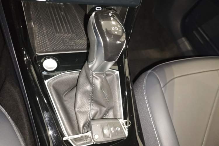 Used Volkswagen Tharu 2025 NewRui 300TSI Prestige Edition Gear Lever