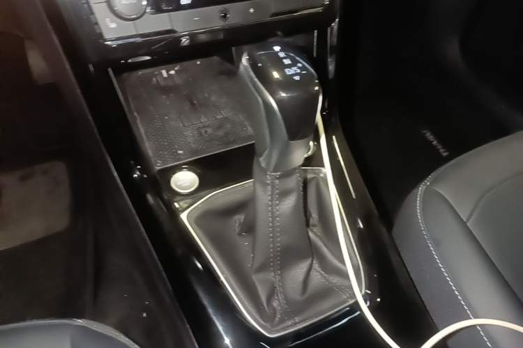 Used Volkswagen Tharu 2025 NewRui 300TSI Prestige Edition Gear Lever