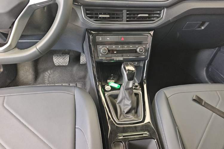 Used Volkswagen Tharu 2025 NewRui 300TSI Prestige Edition Gear Lever