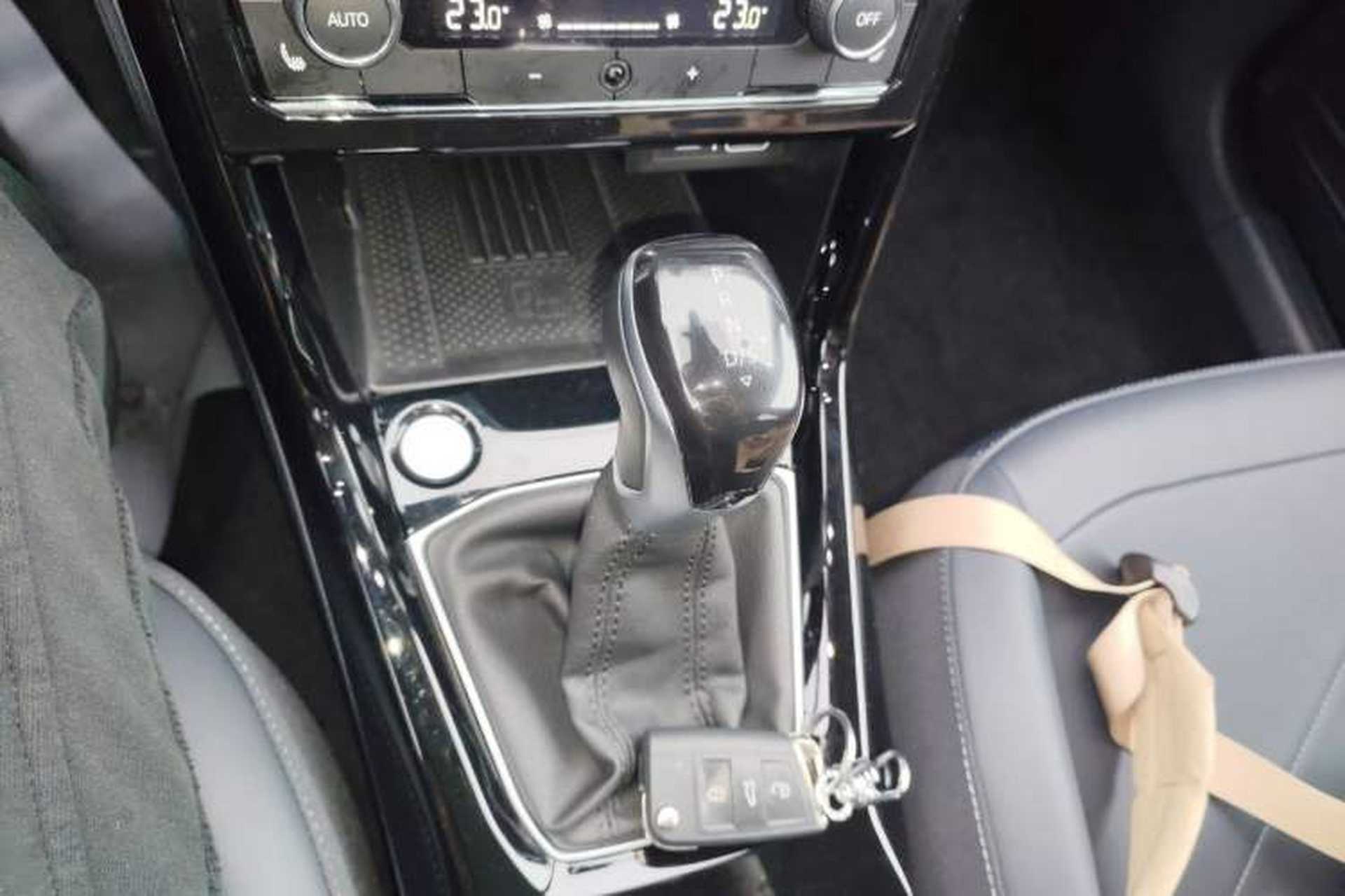 Used Volkswagen Tharu 2025 NewRui 300TSI Prestige Edition Gear Lever