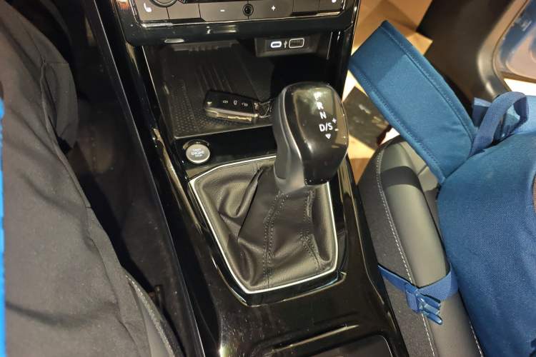 Used Volkswagen Tharu 2025 NewRui 300TSI Prestige Edition Gear Lever