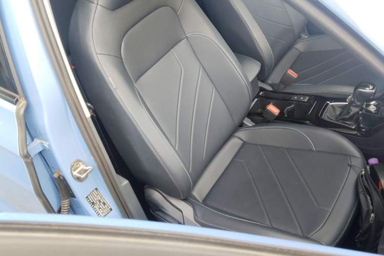 Used Volkswagen Tharu 2025 NewRui 300TSI Prestige Edition Right Front Seat