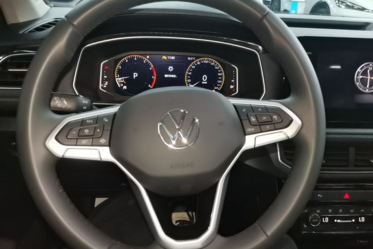 Used Volkswagen Tharu 2025 NewRui 300TSI Prestige Edition Steering Wheel
