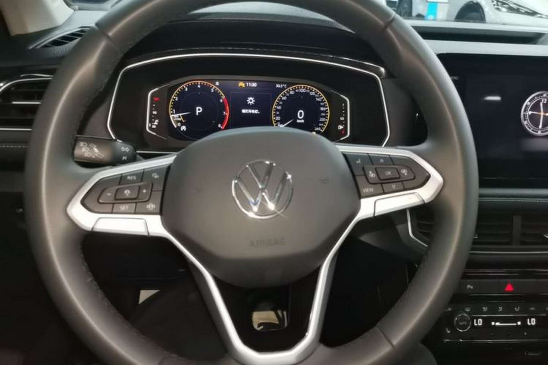 Used Volkswagen Tharu 2025 NewRui 300TSI Prestige Edition Steering Wheel