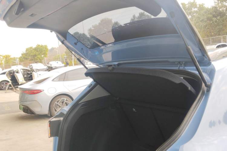 Used Volkswagen Tharu 2025 NewRui 300TSI Prestige Edition Trunk