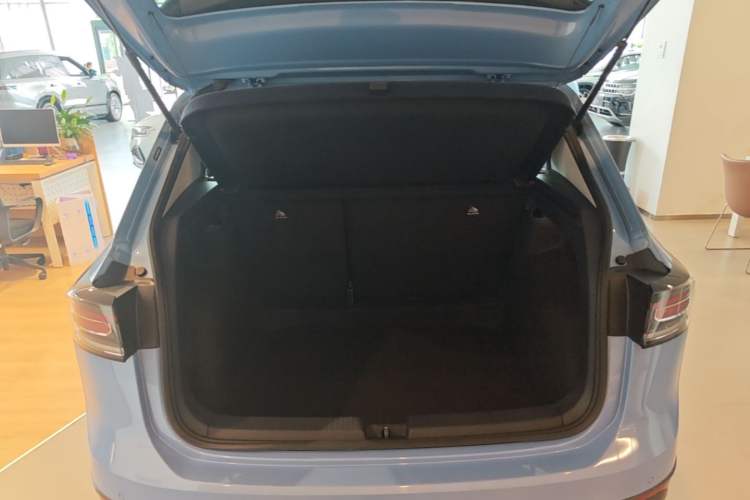 Used Volkswagen Tharu 2025 NewRui 300TSI Prestige Edition Trunk
