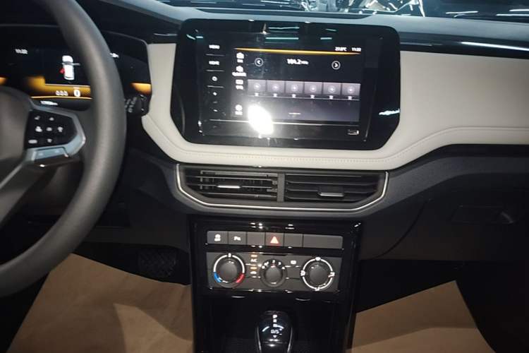 Used Volkswagen Tharu 2025 New Sharp 300TSI Ambitious Edition Audio And AC Panel